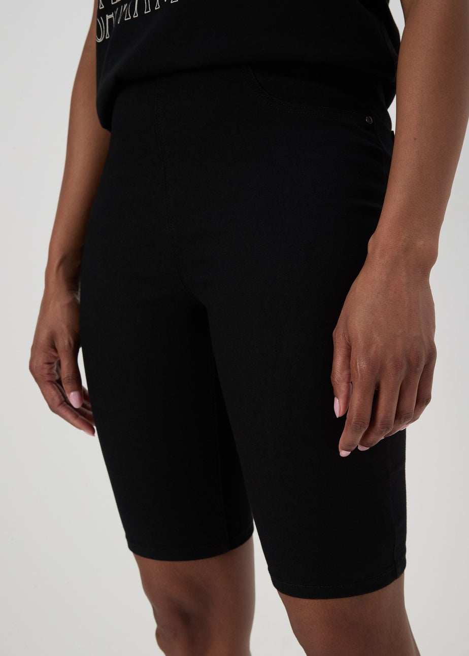 Black Rosie Knee Shorts