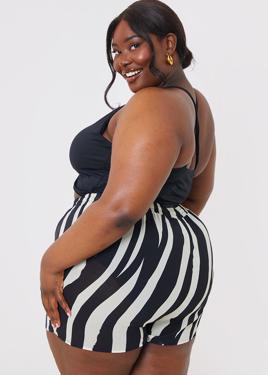 In the Style Jac Jossa Black White Print Beach Shorts