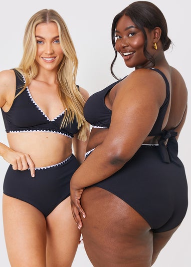 In the Style Jac Jossa Black Trim Bkini Top