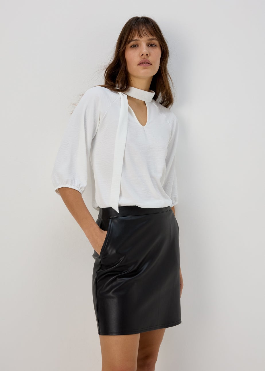 Ivory Pussybow Blouse