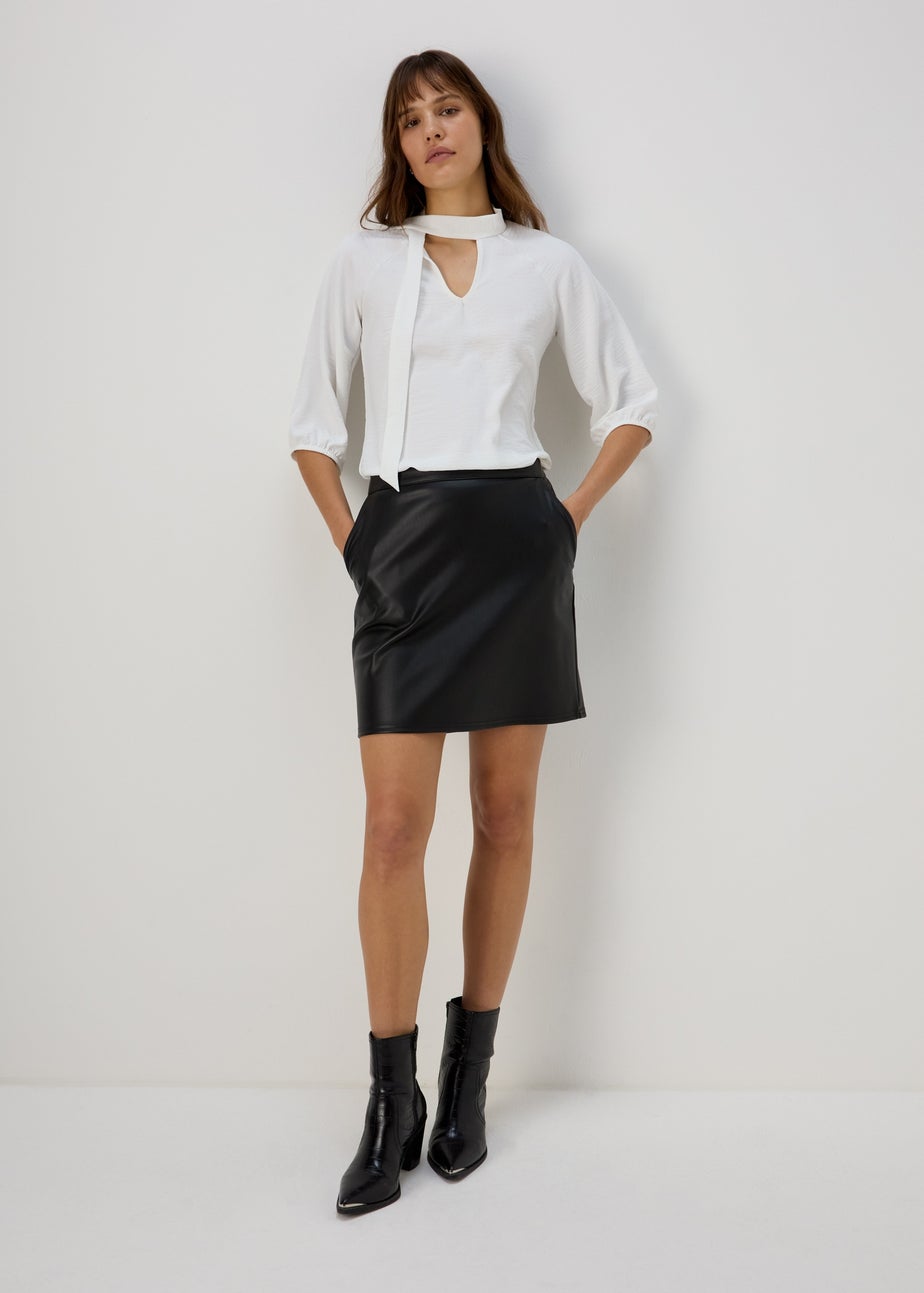 Ivory Pussybow Blouse