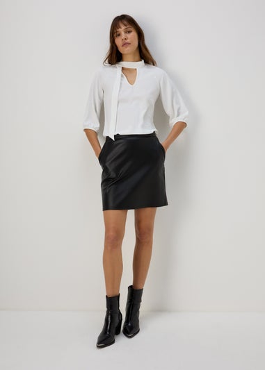 Ivory Pussybow Blouse