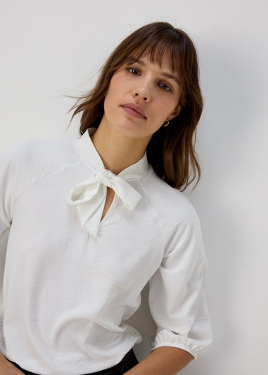 Ivory Pussybow Blouse