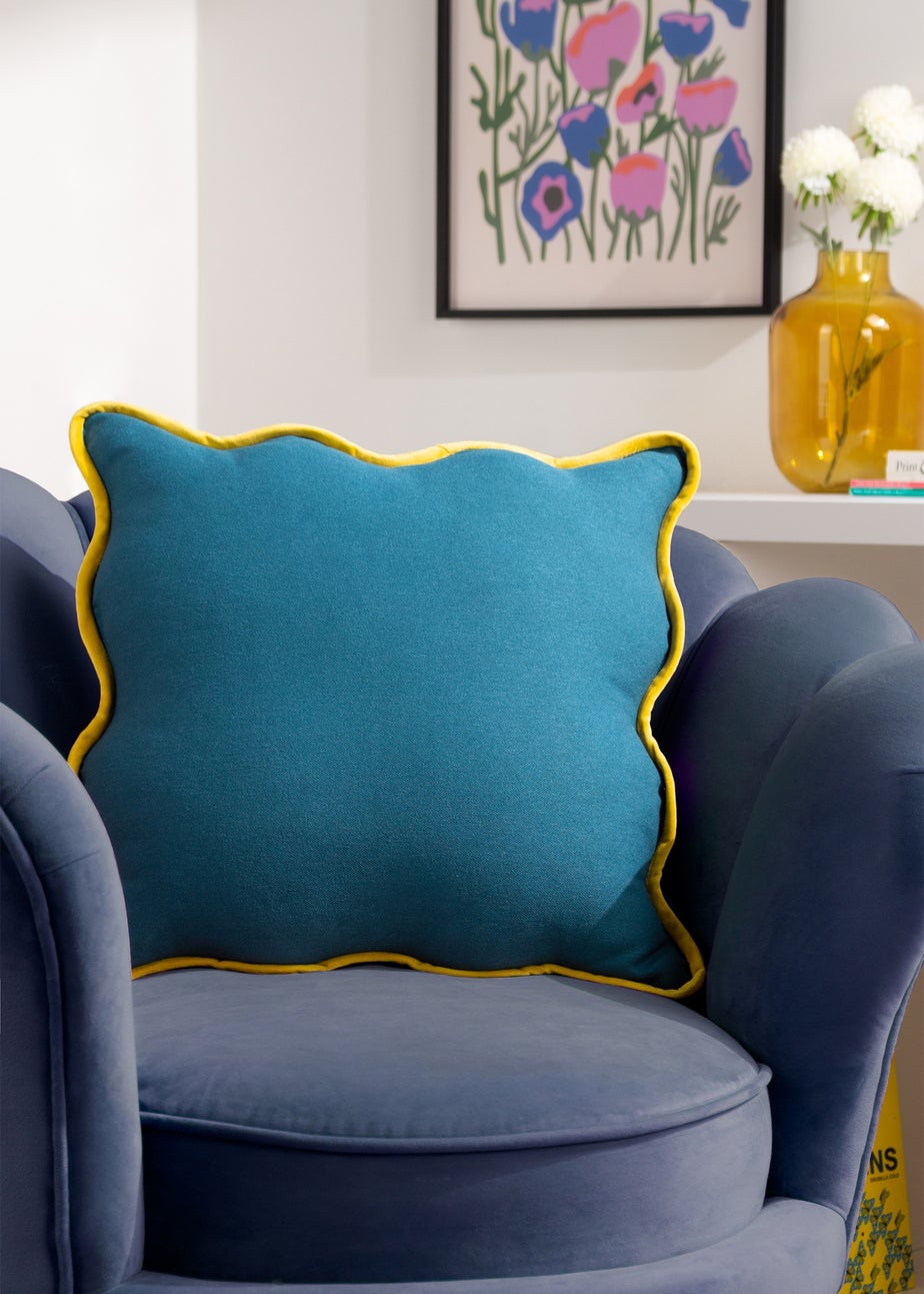 Heya Home Wiggle Velvet Piped Ready Filled Cushion (45cm x 45cm x 8cm)