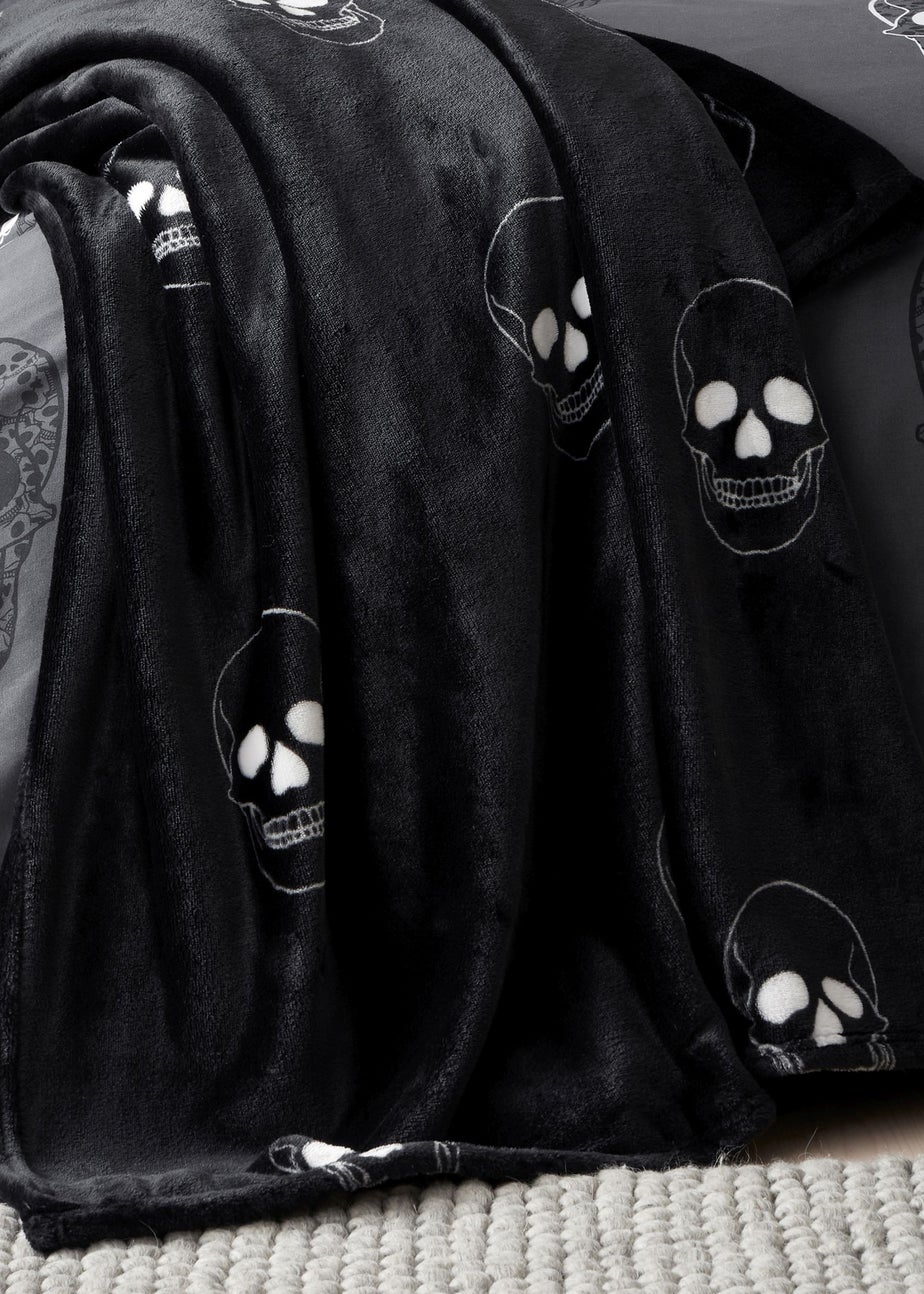 Catherine Lansfield Skulls Cosy Fleece 130x170cm Blanket Throw Grey