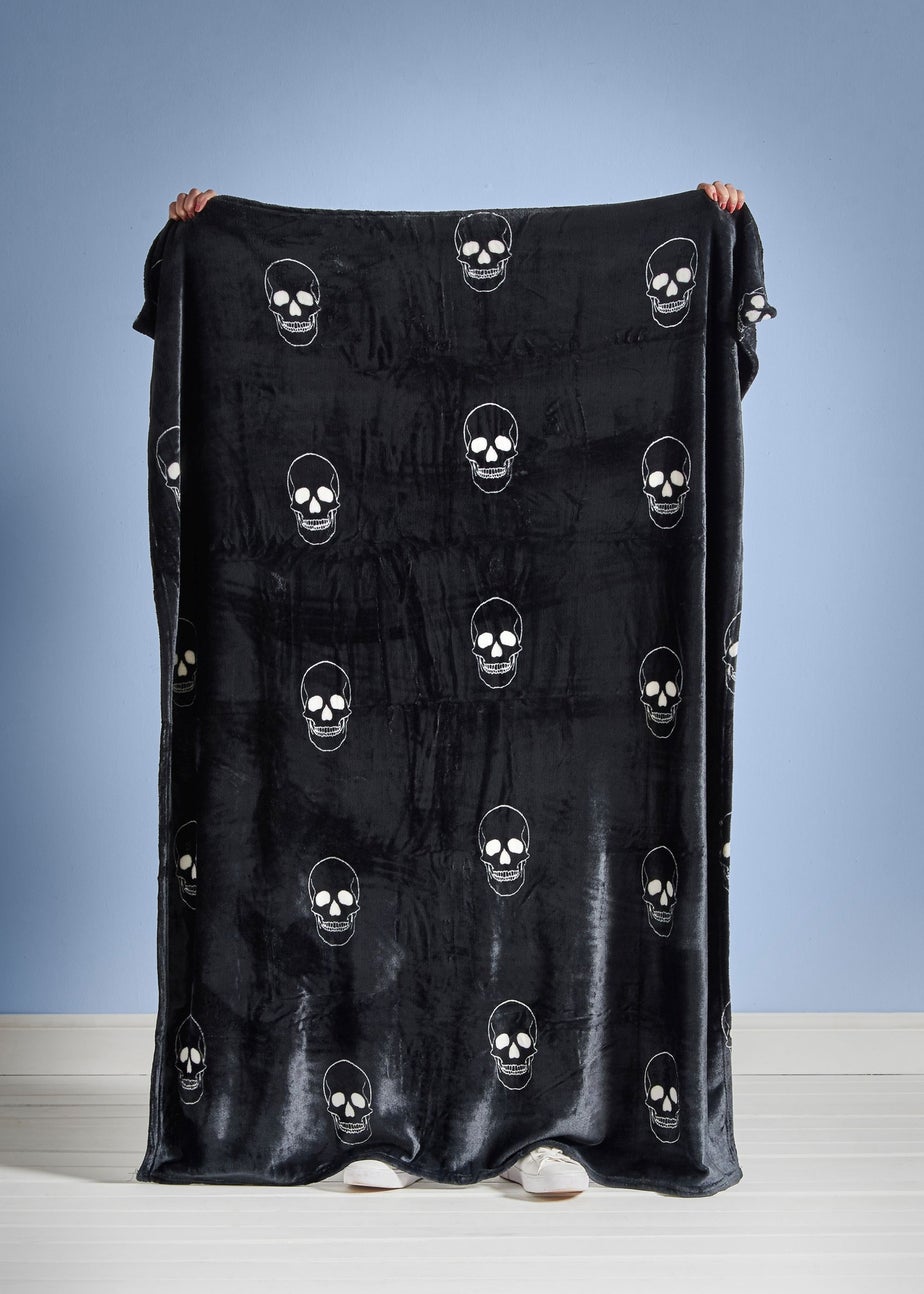 Catherine Lansfield Skulls Cosy Fleece 130x170cm Blanket Throw Grey