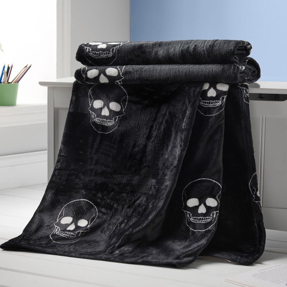 Catherine Lansfield Skulls Cosy Fleece 130x170cm Blanket Throw Grey