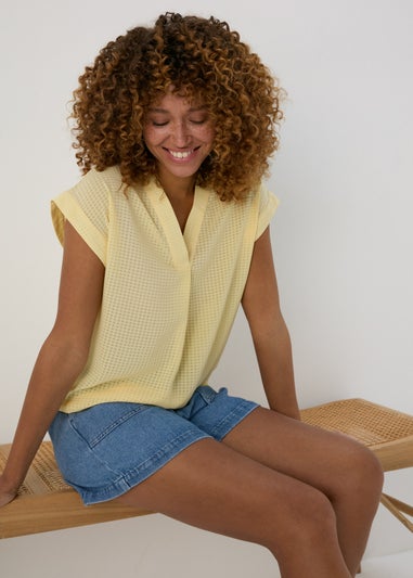 Lemon Textured Pullover Top