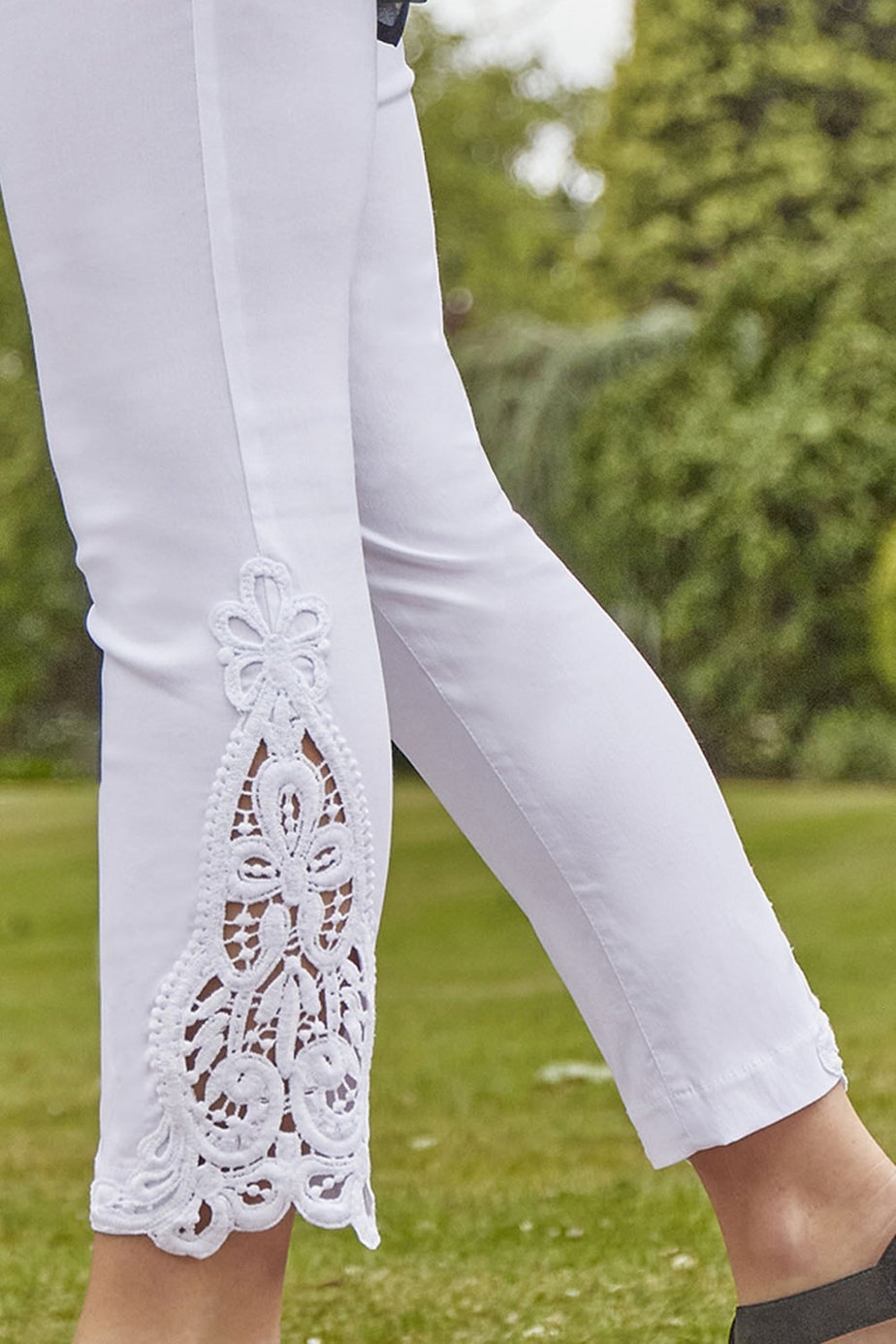 Roman White Lace Insert Elastic Waist Crop Trousers