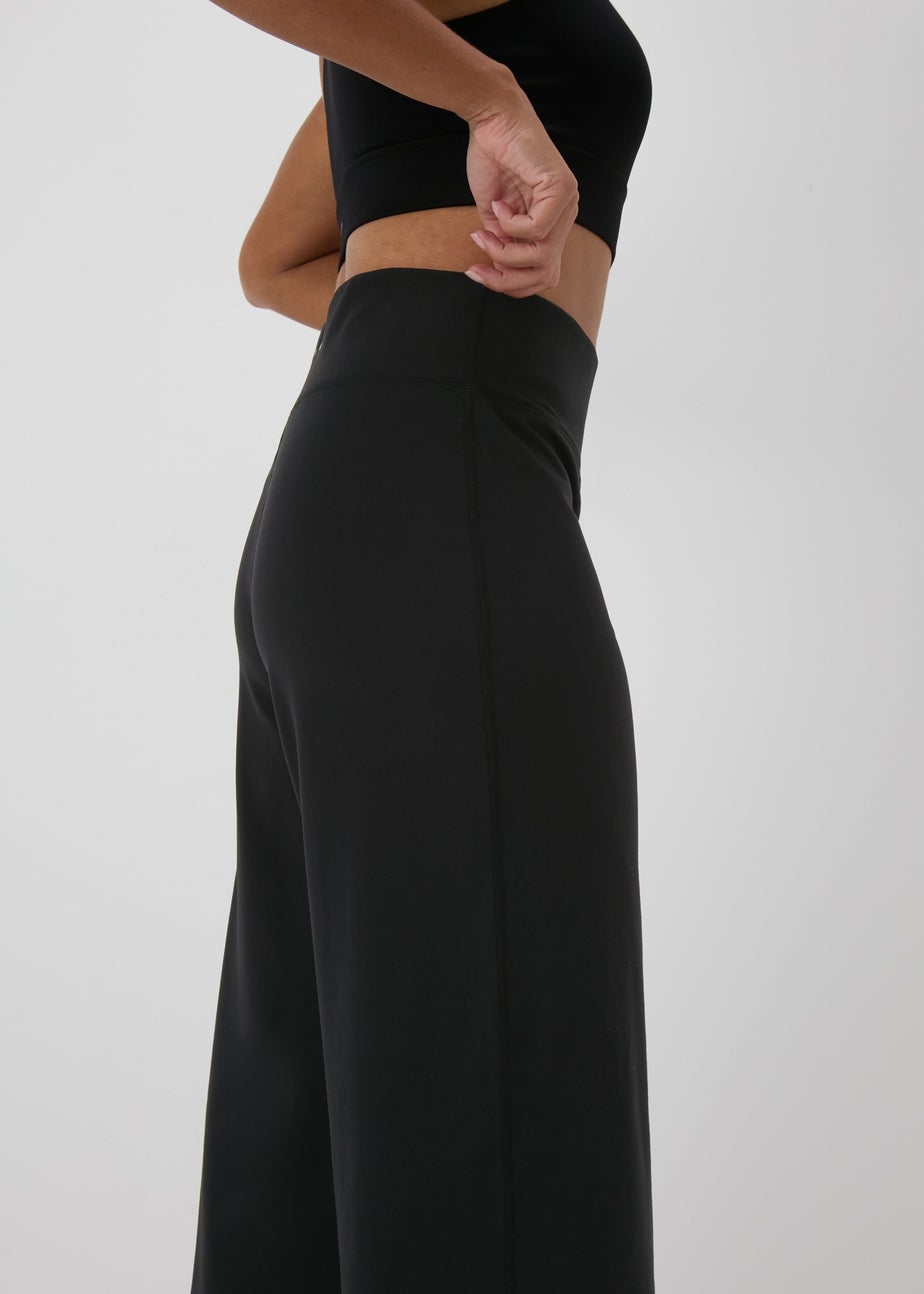 Souluxe Black Wide Leg Cropped Jogging Bottoms