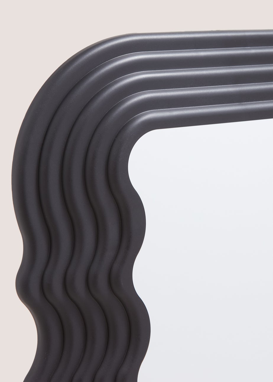 Black Wavy Mirror