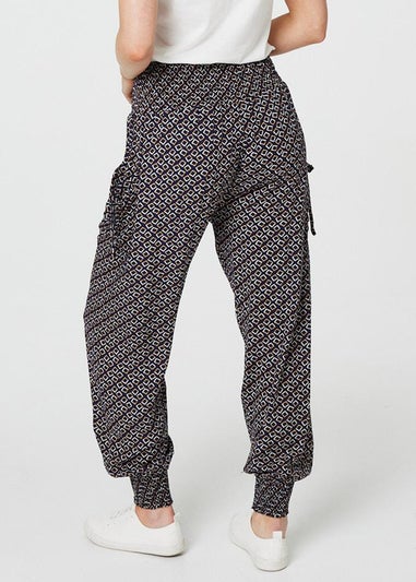 Izabel London Geo Print Pocket Detail Pants