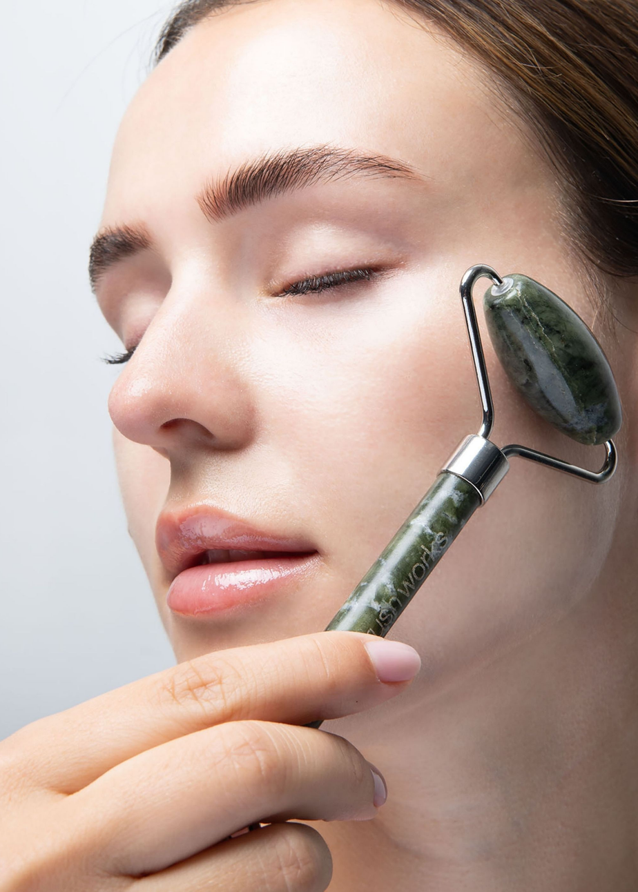 Brushworks Jade Roller