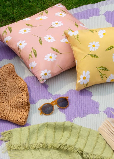 Wylder Nature Daisies Filled Outdoor Cushion (43cm x 43cm x 8cm)