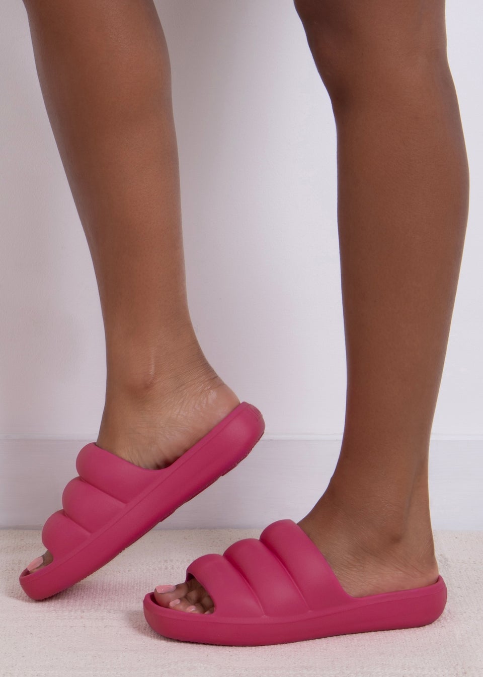 Totes Solbounce Pink Puffy Slider