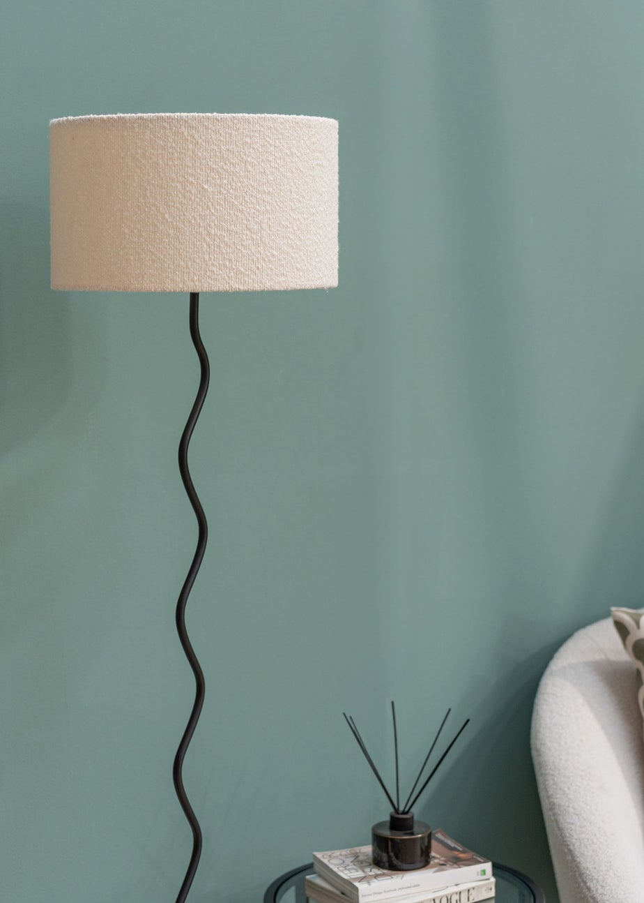 ValueLights Wiggle Black Metal Floor Lamp Cream Boucle Shade (151cm x 35cm)