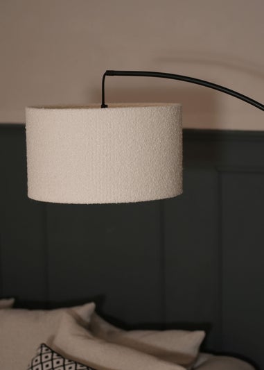 ValueLights Preto Cream Metal Floor Lamp Cream Boucle Shade (157cm x 33cm)
