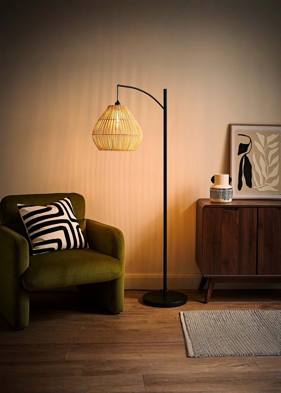 ValueLights Preto Black Metal Floor Lamp Rattan Teardrop Shade (157cm x 33cm)