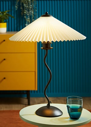 ValueLights Wiggle Black Metal Table Lamp Origami Shade (50cm x 44cm x 44cm)