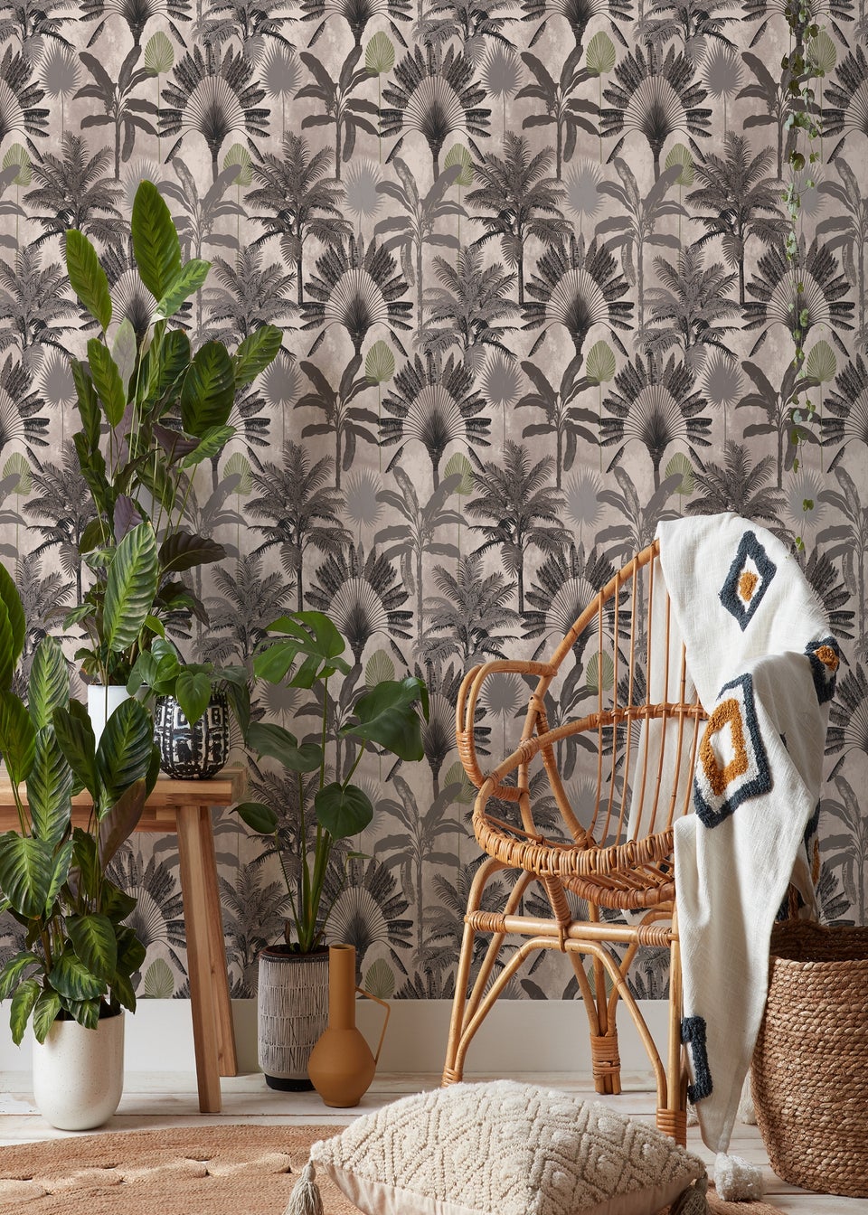 furn. Malaysian Palm Tropical Wallpaper (53 x 1050cm)
