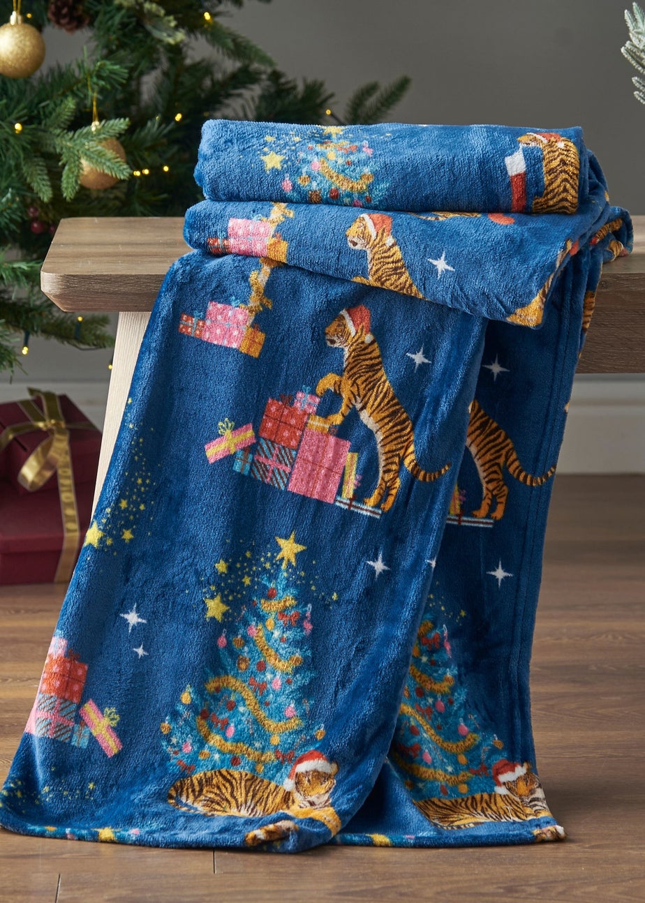 Catherine Lansfield Christmas Tiger Cosy Fleece Blanket Throw (130x170cm)