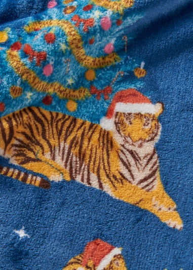 Catherine Lansfield Christmas Tiger Cosy Fleece Blanket Throw (130x170cm)