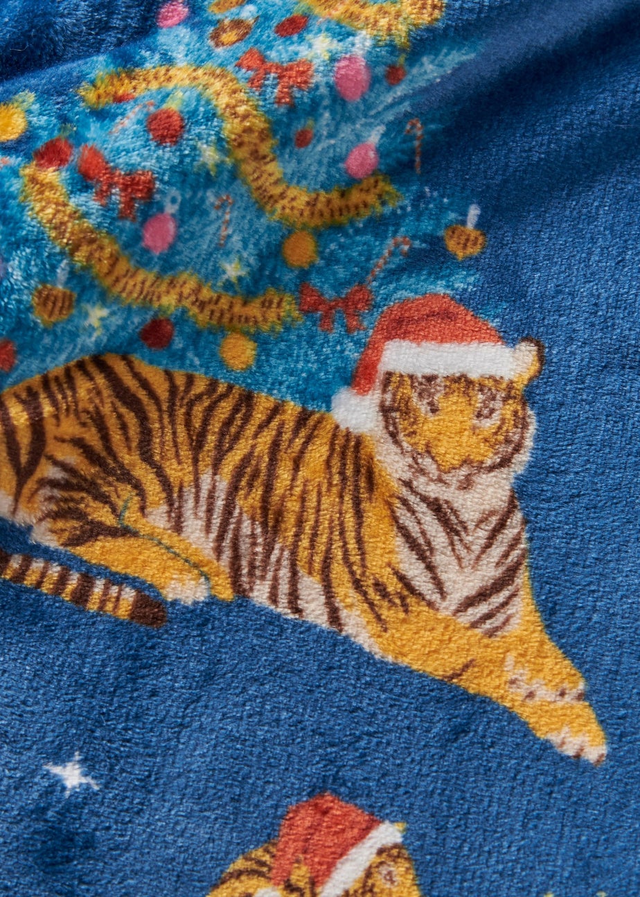 Catherine Lansfield Christmas Tiger Cosy Fleece Blanket Throw (130x170cm)