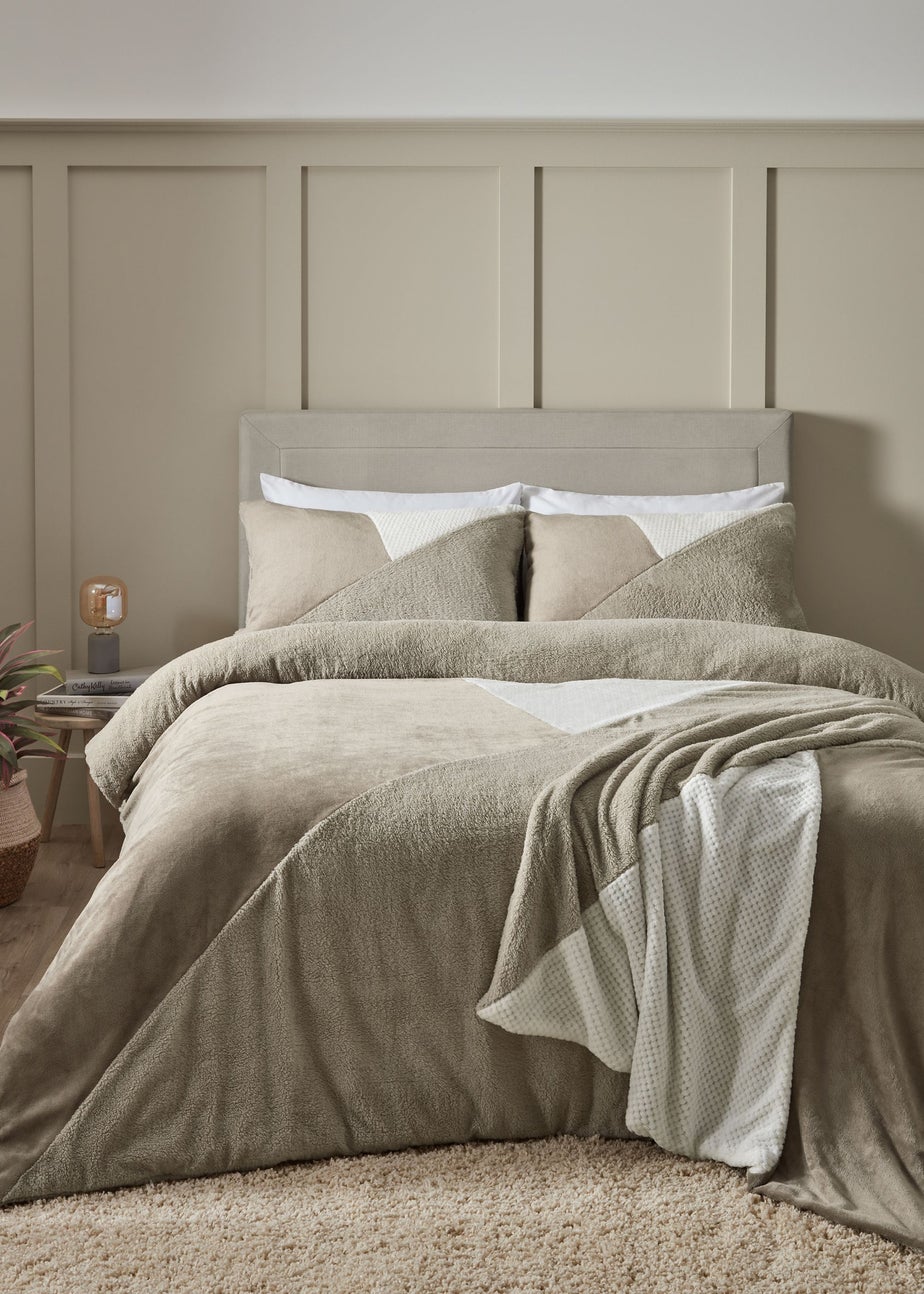 Catherine Lansfield Cosy Larsson Geo Fleece Duvet Cover Set Natural