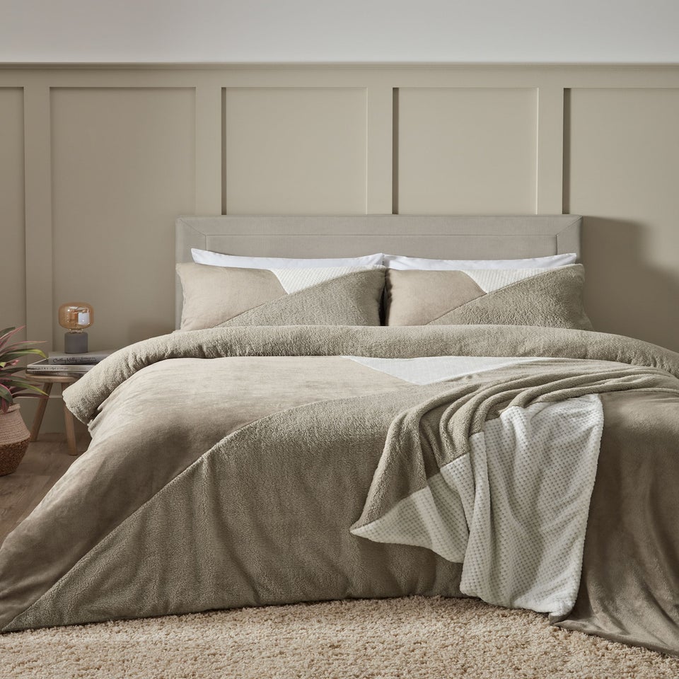 Catherine Lansfield Cosy Larsson Geo Fleece Duvet Cover Set Natural