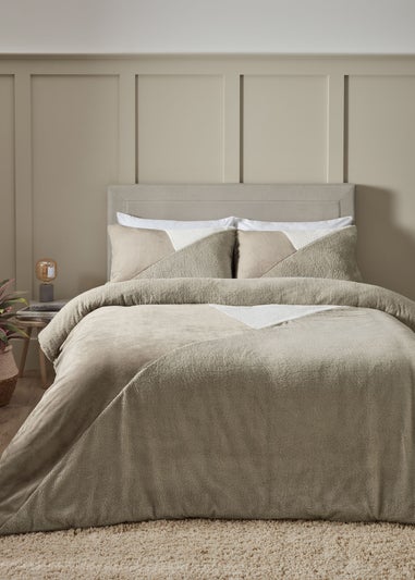 Catherine Lansfield Cosy Larsson Geo Fleece Duvet Cover Set Natural