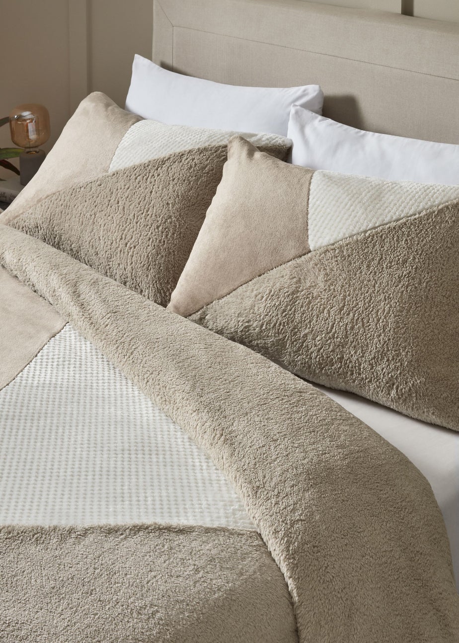 Catherine Lansfield Cosy Larsson Geo Fleece Duvet Cover Set Natural