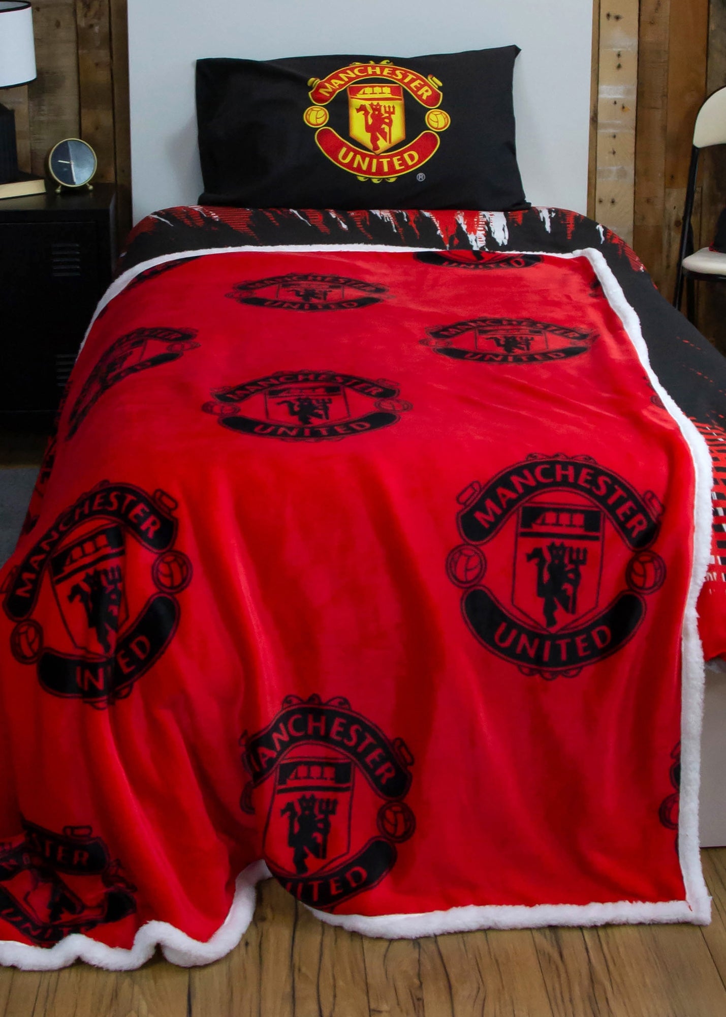 Manchester United FC Faux-Shearling Backed Fleece Throw (120x150cm