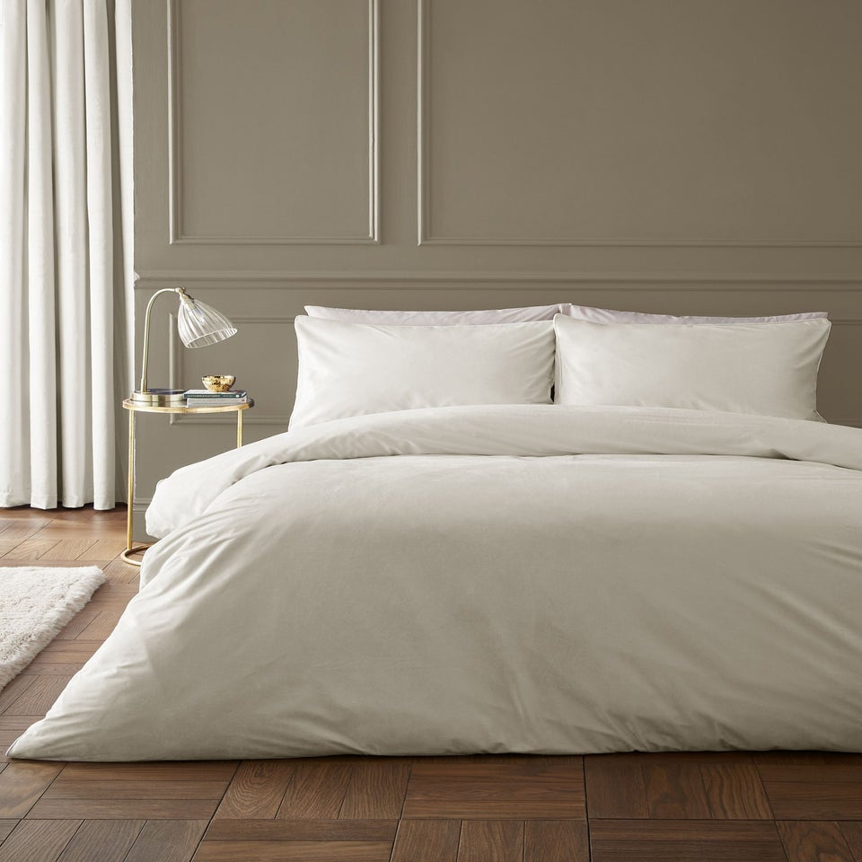 Catherine Lansfield Kingsley Soft Matt Velvet Double Duvet Cover Set Cream