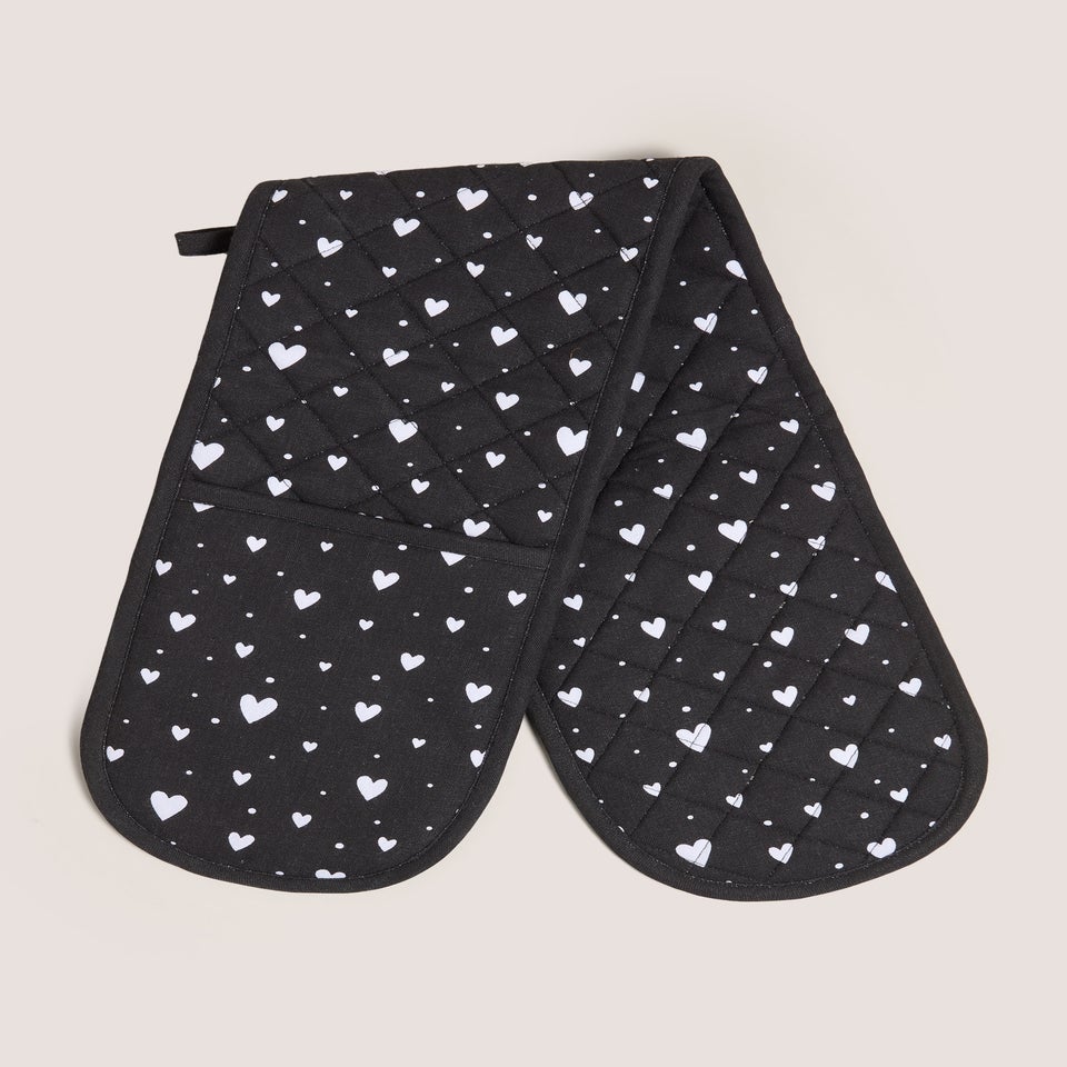 Black & White Heart Oven Gloves