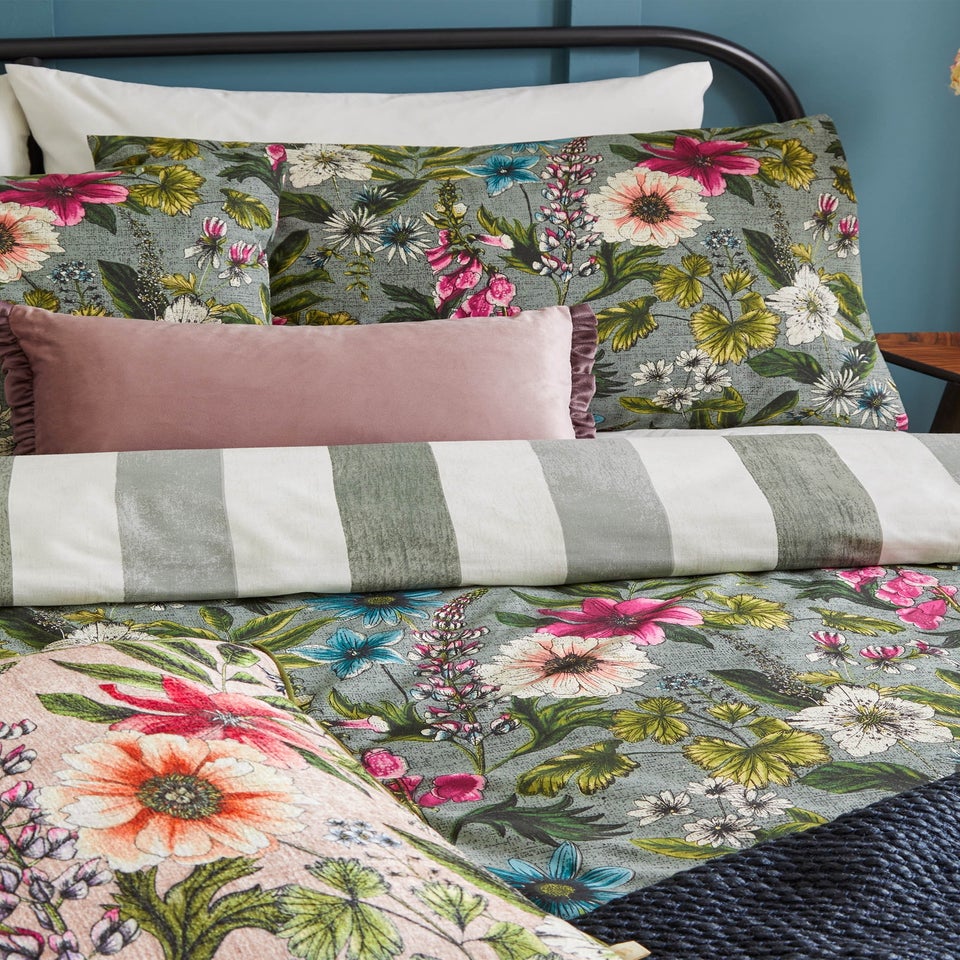 Wylder Blue Floral Hidcote Manor Botanical Duvet Cover Set