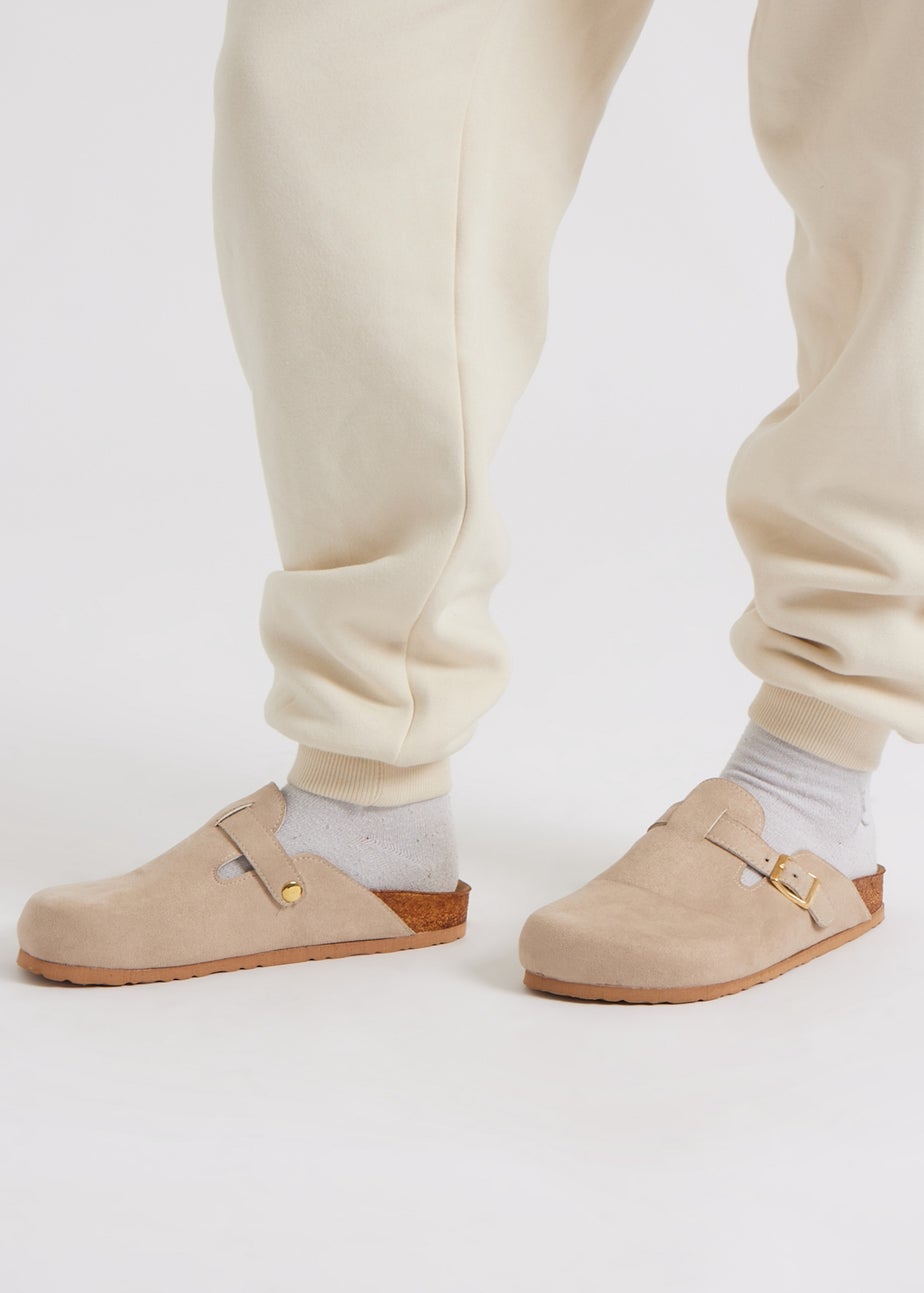 Urban Bliss Natural Closed Toe Clogs