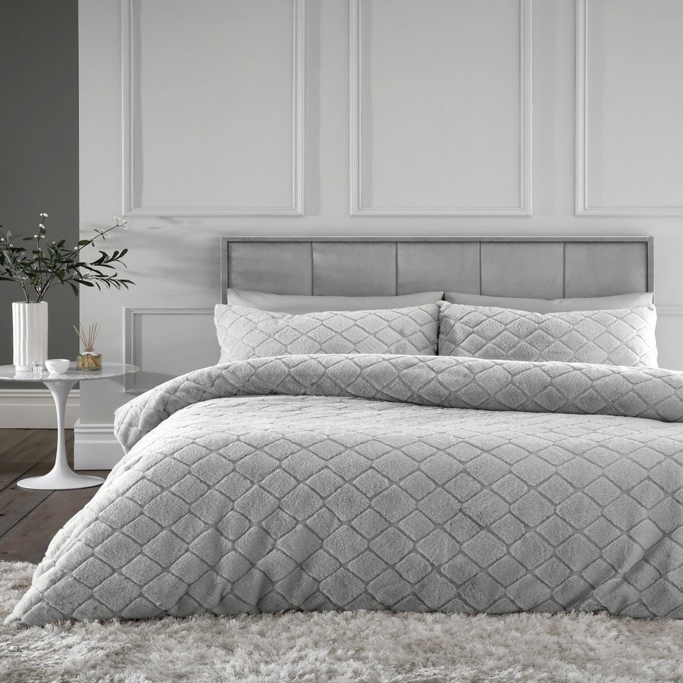 Catherine Lansfield Cosy Diamond Faux Fur Duvet Cover Set Silver Grey