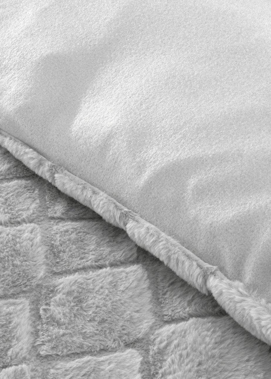 Catherine Lansfield Cosy Diamond Faux Fur Duvet Cover Set Silver Grey