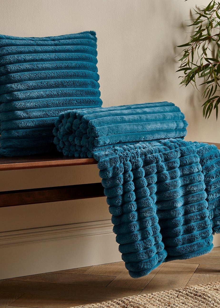 Catherine Lansfield Cosy Ribbed Faux Fur Soft Blanket Throw (130x170 cm)