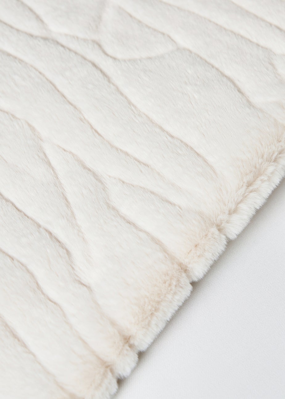 BHS Luxury Embossed Cream  Rabbit Faux Fur Throw (127x152cm)