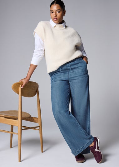 Midwash Wide Leg Comfort Jeans