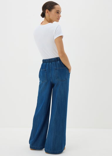 Dark Wash Comfort Fit Wide Leg Jeans