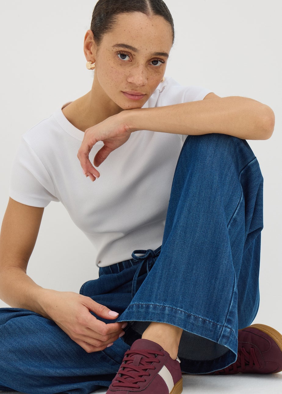 Dark Wash Comfort Fit Wide Leg Jeans