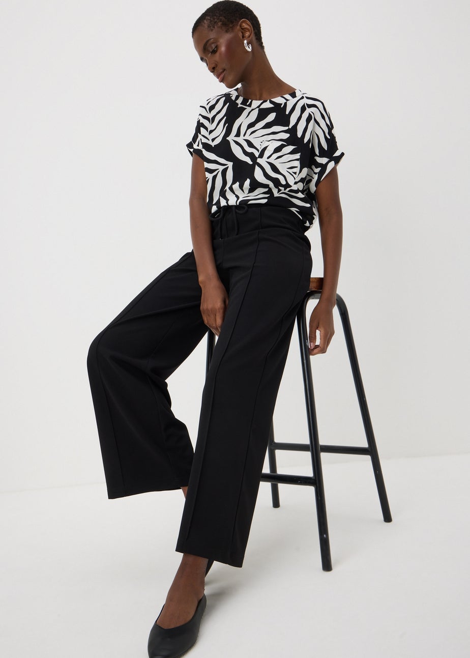 Black Monochrome Leaf Pocket Box Top