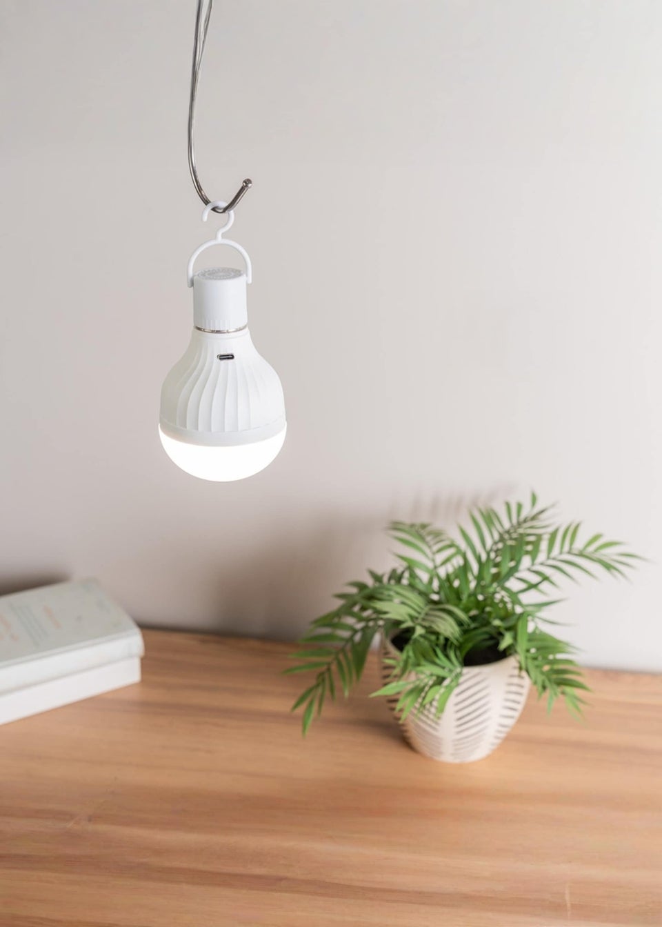 ValueLights LED ES E27 Rechargeable Light Bulb with Remote Control