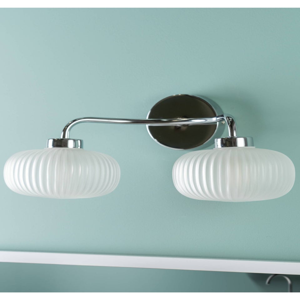 ValueLights Amaia Polished Silver Wall Light with Clear Globe Shade