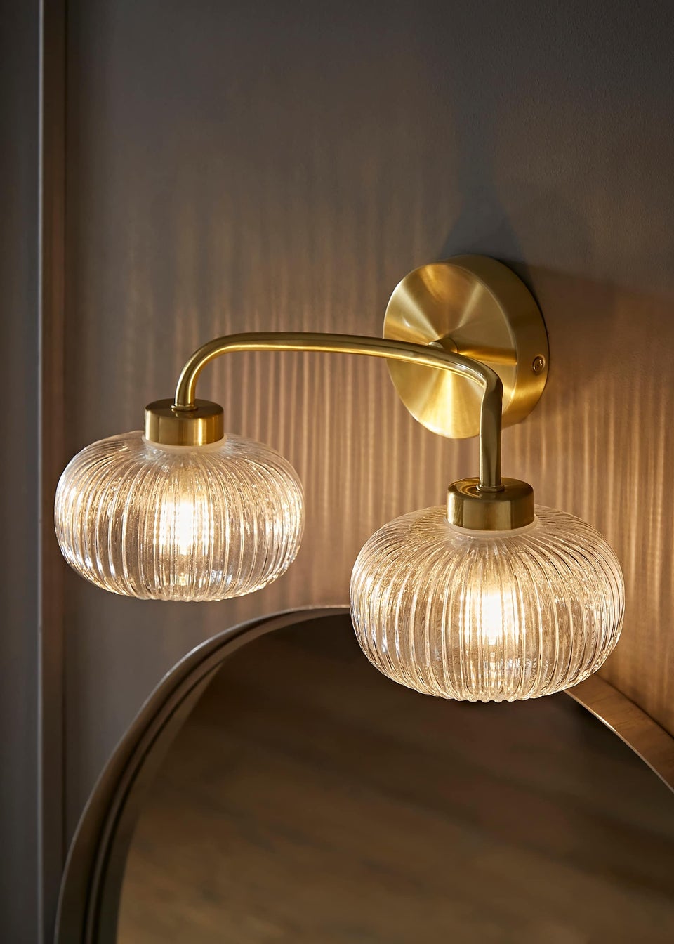 ValueLights Amaia Gold Wall Light with Clear Globe Shade