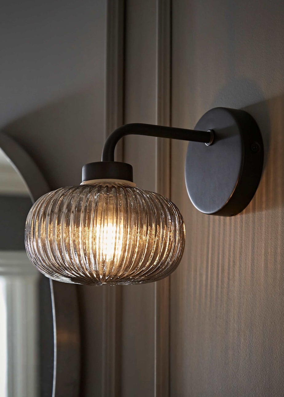 ValueLights Amaia Matte Black Wall Light with Clear Globe Shade