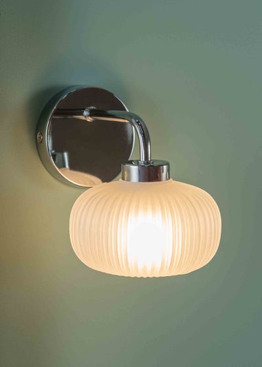 ValueLights Amaia Polished Silver Wall Light with Clear Globe Shade