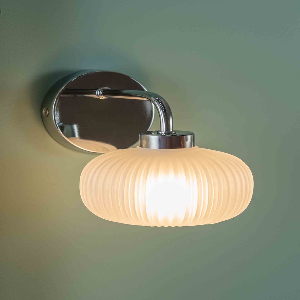 ValueLights Amaia Polished Silver Wall Light with Clear Globe Shade